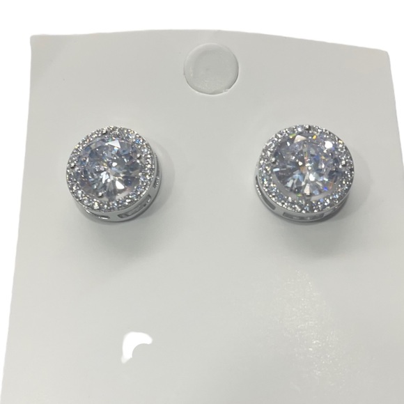 ⭕️ 3/$24 ⭕️ ‼️ONE PAIR LEFT‼️Crystal Zircon sparkly stud earrings / NWOT - Picture 2 of 3
